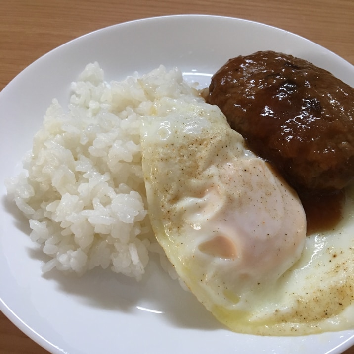 チルド和風ハンバーグと目玉焼きのライス(^^)